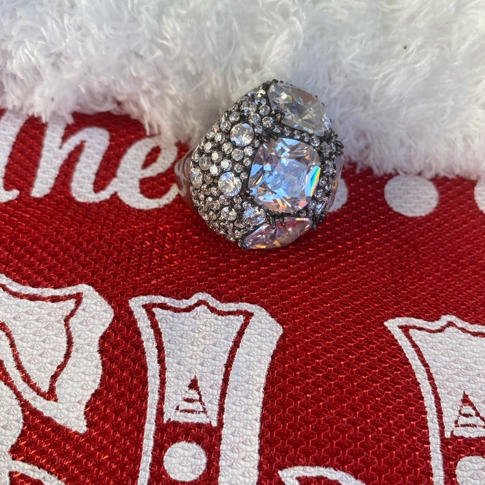 Large Exaggerated Cocktail Ring - Picture 3 of 4